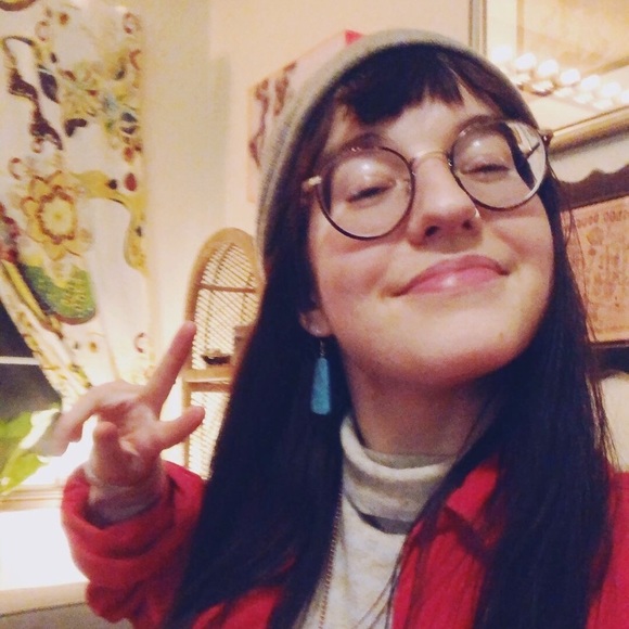 Meet your Posher, Maggie - Picture 3 of 3